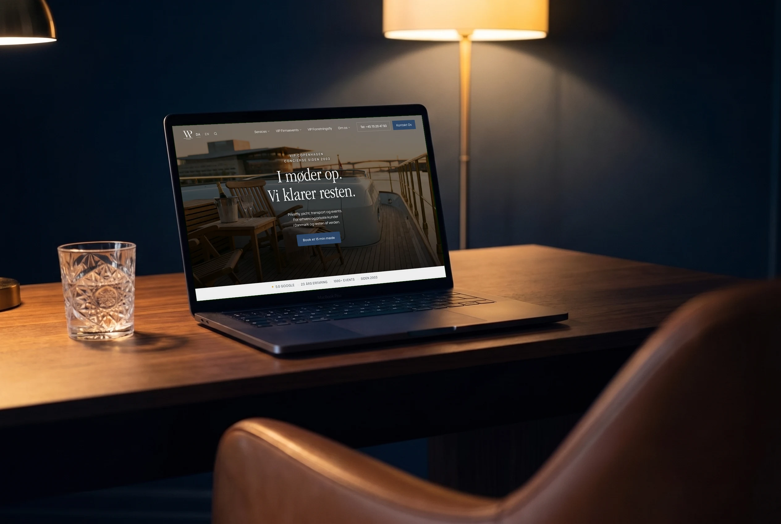 Hjemmeside bygget af Anders, vist på laptop
